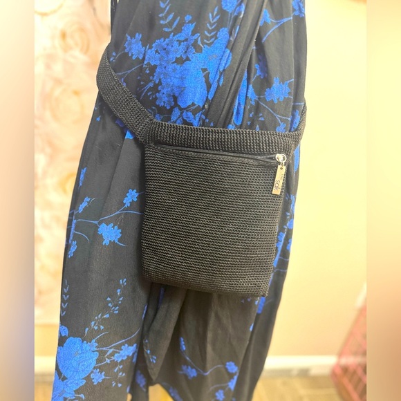 black woven versatile crossbody bag from Sak Small to Medium - Picture 1 of 9